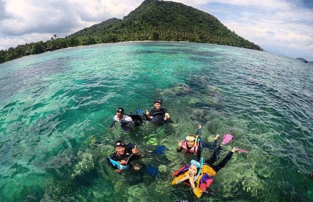 Snorkeling di spot wisata Pulau Pahawang Pesawaran Lampung | Foto : Istimewa