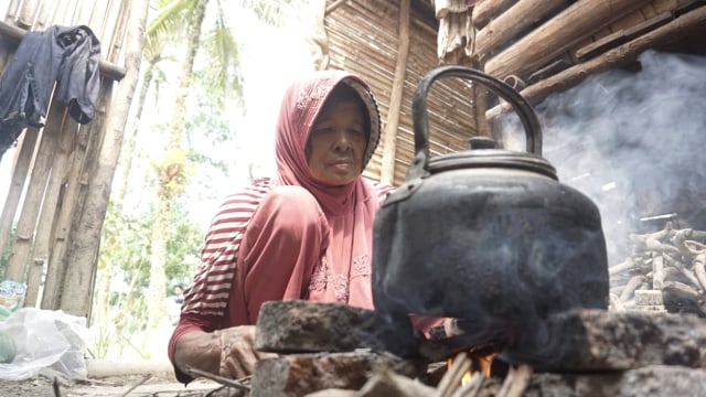 Seorang janda di Pandeglang, Banten tinggal di gubuk selama puluhan tahun. Foto: Dok. Istimewa 