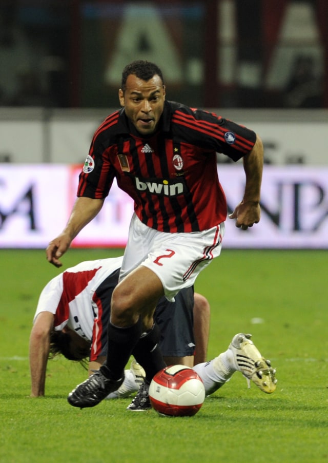 Cafu meraih banyak kesuksesan selama memperkuat AC Milan. Foto: AFP/Damien Meyer