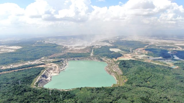 Lubang tambang PT Adaro di Kalimantan Selatan. Foto: JATAM (Jaringan Advokasi Tambang)