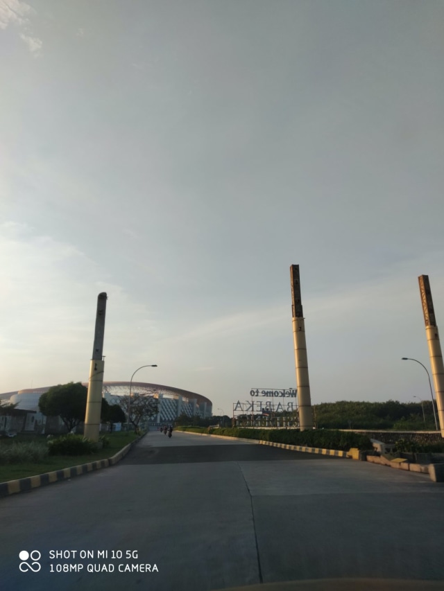 Review Xiaomi Mi 10: Desain Mewah, Kamera Banyak, Sesuai Fungsi (720906)