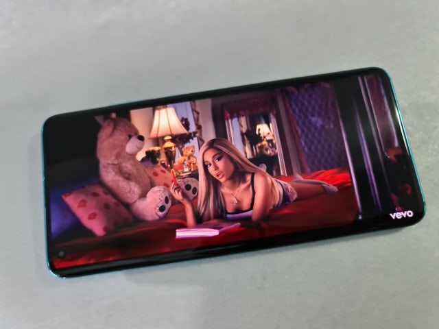 Review Xiaomi Mi 10: Desain Mewah, Kamera Banyak, Sesuai Fungsi (720902)