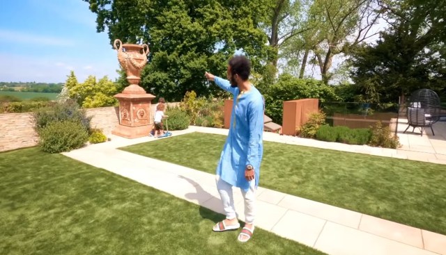 Potret Rumah Mewah Aubameyang, Ada Lapangan Bola dan Kulkas 4 Pintu (67900)