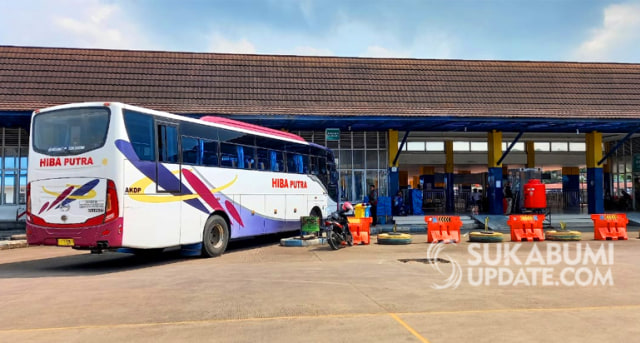 Bus yang terparkir di Terminal Tipe A KH Ahmad Sanusi Kota Sukabumi, Senin (8/6/2020). | Sumber Foto:Oksa BC