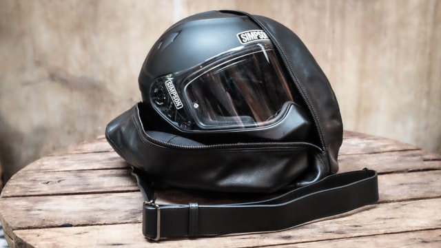 Ilustrasi tas untuk helm. Foto: Kickstater
