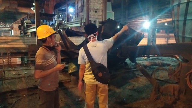 SISA-SISA ledakan di pabrik peleburan besi dan baja milik PT Riau Perkasa Steel, Minggu malam, 7 Juni 2020. Pabrik tersebut merupakan investasi dari China. 