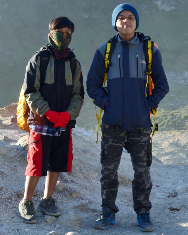 Menikmati Pendakian Gunung Papandayan di Garut (10533)