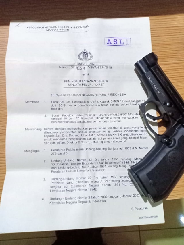 Surat izin kepemilikan pistol Kepala Sekolah SMKN 1 Garut. Foto: Dok. Istimewa