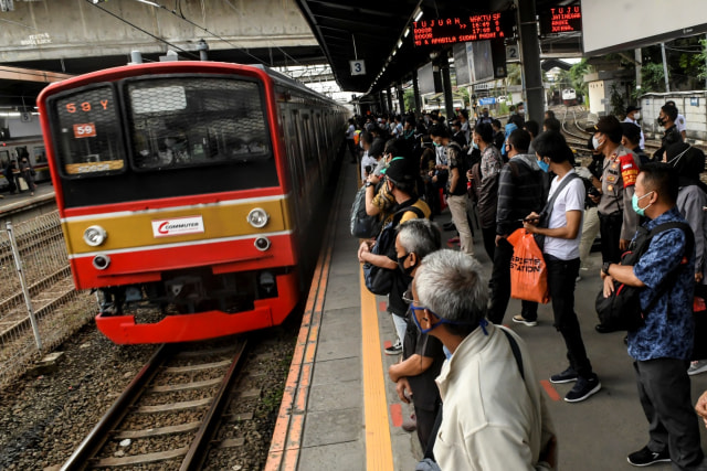 Mulai 1 Agustus, KRL Tambah 5 Perjalanan Rute Rangkasbitung-Tanah Abang (8698)