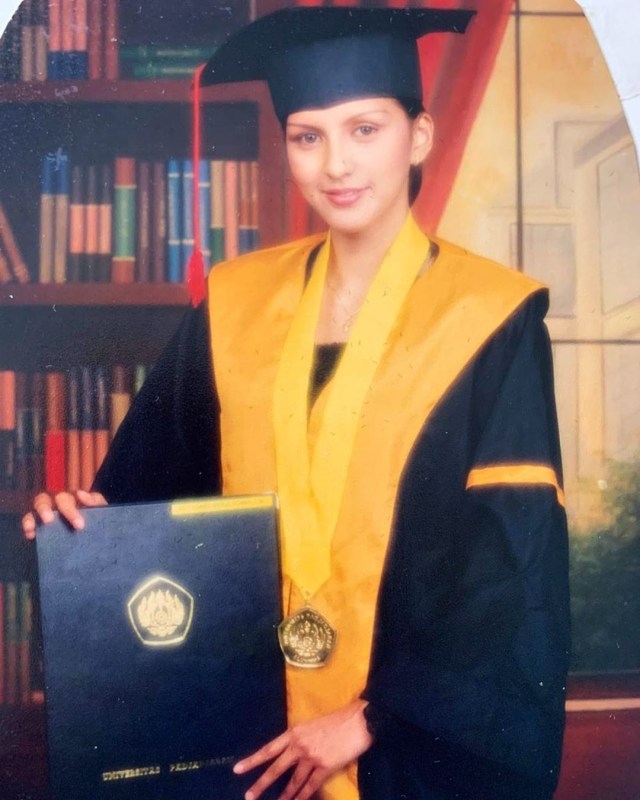 Unggah Foto  Wisuda  5 Artis  Ini Kenang Momen saat Kuliah 