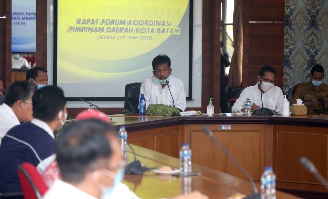 Wali Kota Batam, Muhammad Rudi saat rapat Forkopimda. Foto: Istimewa