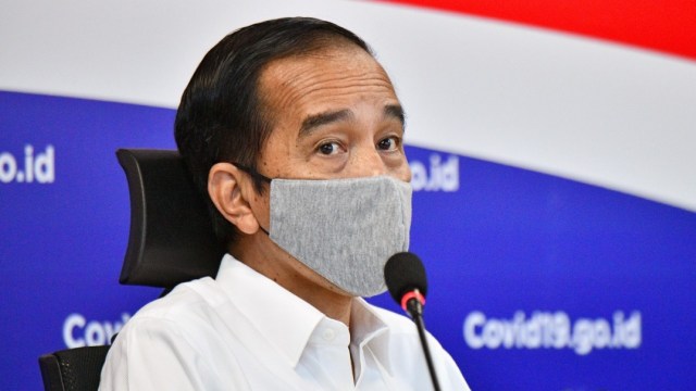Presiden Jokowi memberikan pengarahan kepada Gugus Tugas Percepatan Penanganan COVID-19. Foto: Agus Suparto