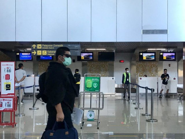 Aktivitas calon penumpang di Bandara Internasional Supadio Pontianak. Foto: Teri/Hi!Pontianak