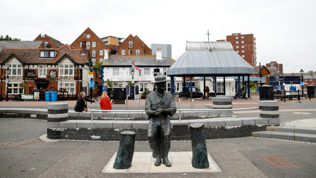 Patung Robert Baden-Powell di Poole, Inggris. Foto: Matthew Childs/Reuters