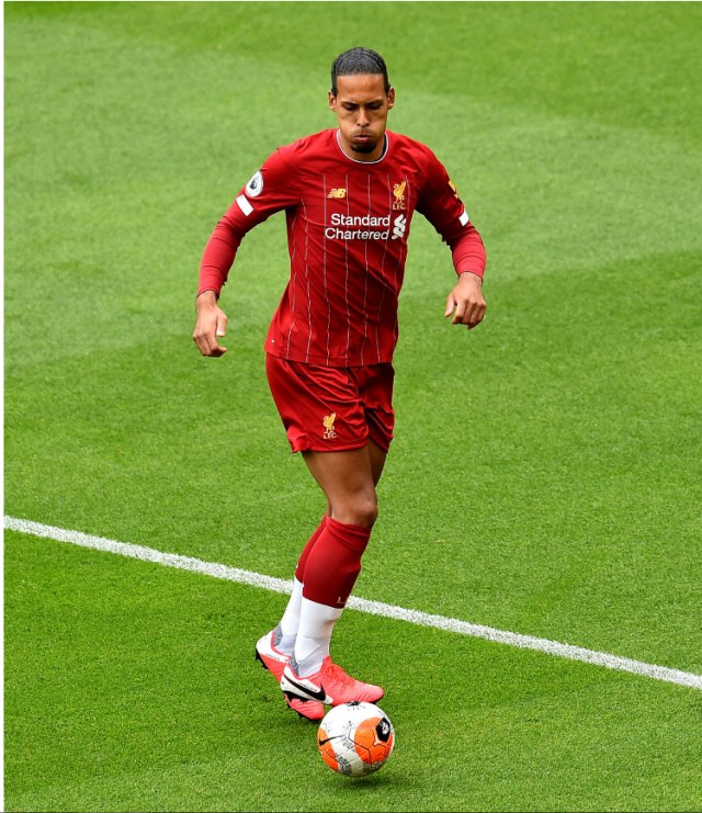 Virgil van Dijk di pertandingan uji coba Liverpool vs Blackburn, Kamis (11/6/2020). Foto: tim media Liverpool.