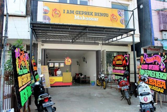 Pembukaan gerai I Am Geprek Bensu di Makassar. Foto: Website I Am Geprek Bensu.