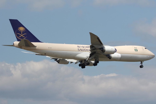 Pesawat Saudia Boeing 747-8F di Bandara Frankfurt, Jerman. (Foto: Alessandro Lukas/Wikimedia Commons)