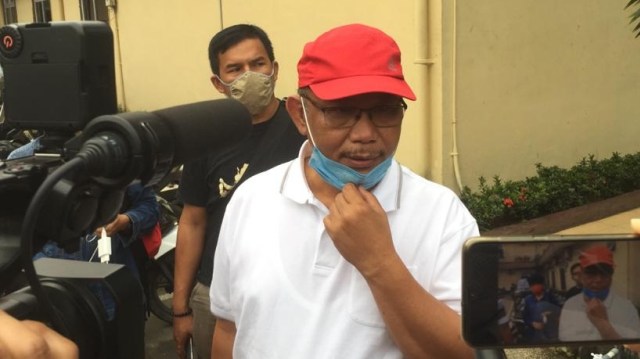 PLT Wali Kota Medan Akhyar Nasution saat diwawancarai wartawan usai menjalani pemeriksaan di Polda Sumut. Foto: Istimewa