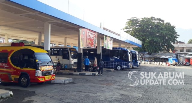 Belasan armada Bus kembali beroperasi dari terminal Type B Palabuhanratu | Sumber Foto:sukabumiupdate.com (NANDI)