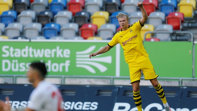 Pemain Borussia Dortmund, Erling Haaland, merayakan gol ke gawang Fortuna Duesseldorf. Foto: REUTERS/Leon Kuegeler