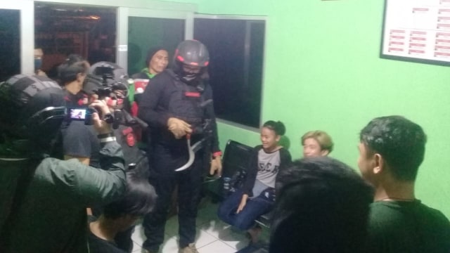 Tim Jaguar Amankan 2 Remaja yang Akan Duel Pakai Celurit karena Rebutan Pacar (978565)