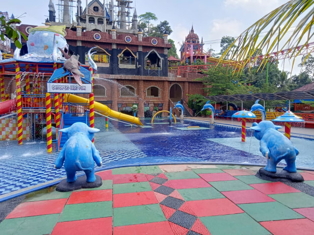 Salah satu spot di Slanik Water Park Lampung, Minggu (14/6) | Foto : Sidik Aryono/ Lampung Geh