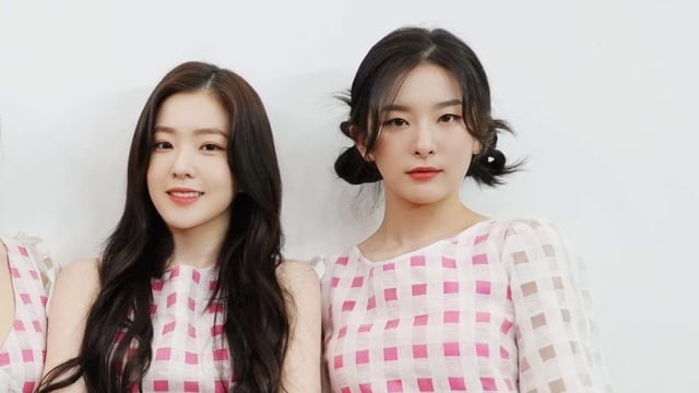 Irene dan Seulgi Red Velvet. Foto: Facebook/RedVelvet