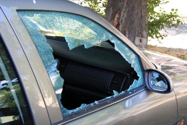 Saat Darurat, Headrest Mobil Bisa Jadi Alat Pemecah Kaca? (28794)