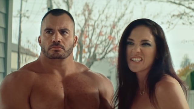 Dua bintang film porno yang muncul di iklan keamanan berinternet Selandia Baru. Foto: Keep It Real Online/YouTube