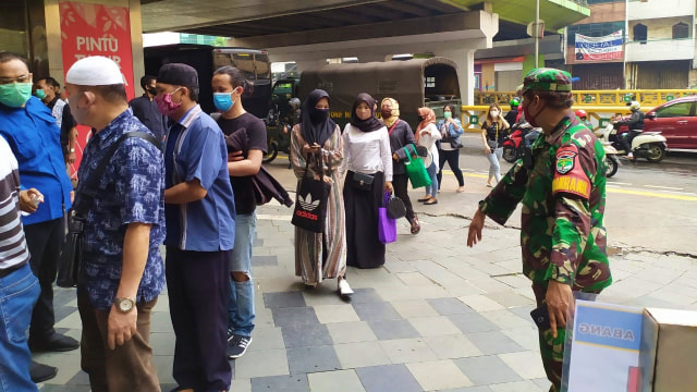 Suasana Pasar Tanah Abang yang baru dibuka kembali, Senin (15/6).  Foto: Dok. Pengelola Pasar Tanah Abang