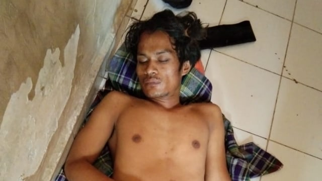 Basri, penebas kepala dua bocah di Luwu Utara saat diamankan di Polres Luwu Utara. Foto: Dok. Istimewa