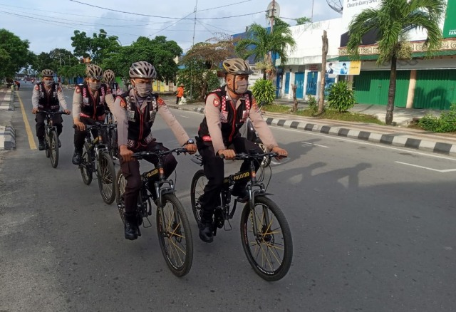 Patroli sepeda Polres Biak Numfor. (Dok: Polda Papua)