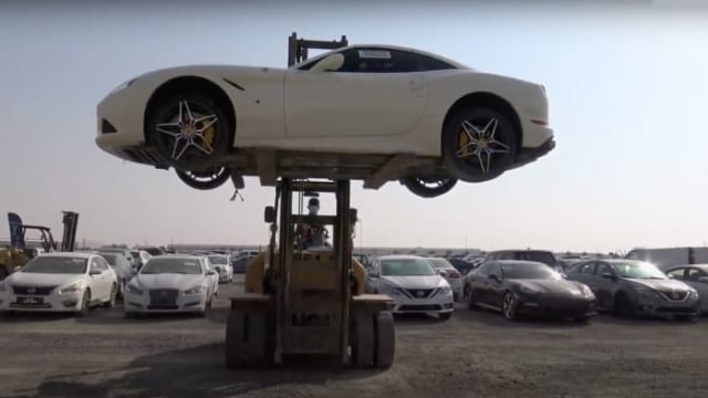 Mobil mewah yang menjadi rongsokan di Dubai. Foto: Car Advice