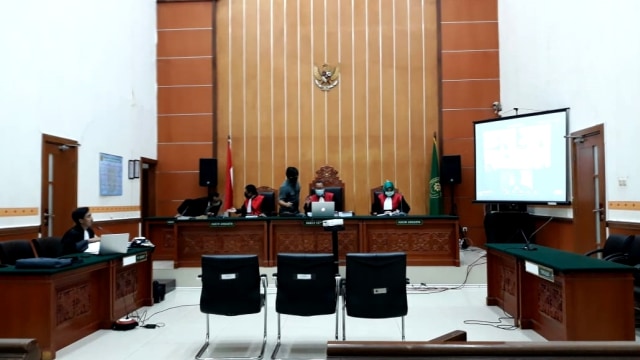 Sidang tuntutan tiga terdakwa kasus penusukan mantan Menkopolhukam Wiranto di Pengadilan Negeri Jakarta Barat. Foto: Dok. Istimewa