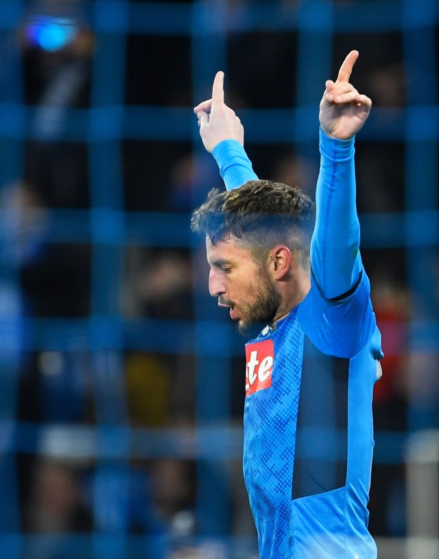 Dries Mertens merayakan gol ke gawang Barcelona. Foto: AFP/Filippo Monteforte