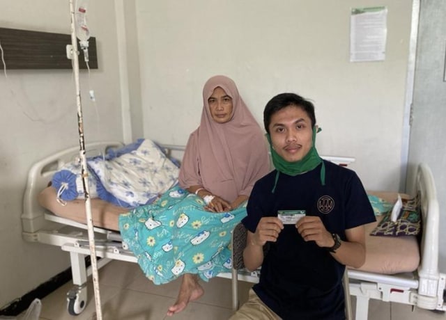 Misnawati (52) merasa terbantu dengan adanya kartu JKN-KIS selama menjalani perawatan intensif di Rumah Sakit Bahagia Makassar. Foto: Dok. BPJS Kesehatan