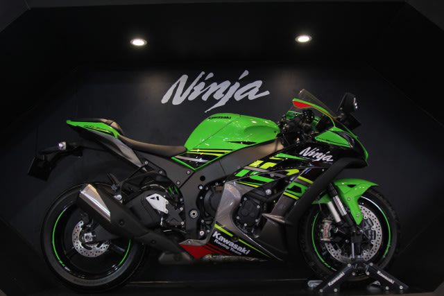 Superbike Kawasaki Ninja ZX-10R di GIIAS 2019. Foto: Bangkit Jaya Putra/kumparan