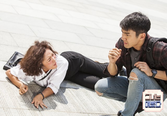 Sinopsis She Was Pretty Episode 3, Akankah Identitas Hye Jin Terbongkar? (61689)