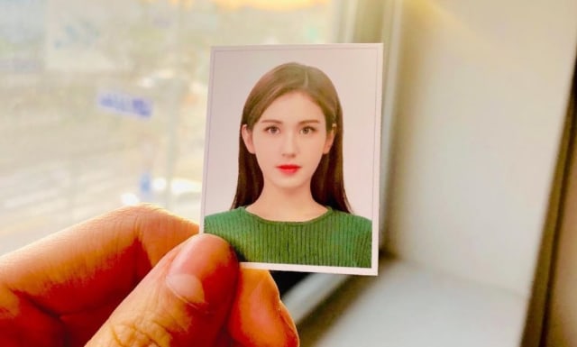 Ilustrasi mengubah foto ukuran 3X4 secara online. Foto: instagram.com/@somsomi0309