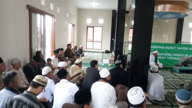 Drs. KH. Ahmad Rifa'i Menurut Saya : Catatan Kebersamaan Dengan Abah (3)