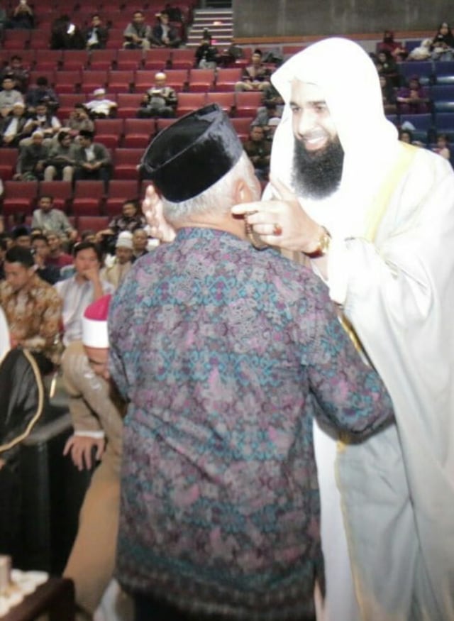 Drs. KH. Ahmad Rifa'i Menurut Saya : Catatan Kebersamaan Dengan Abah (7)