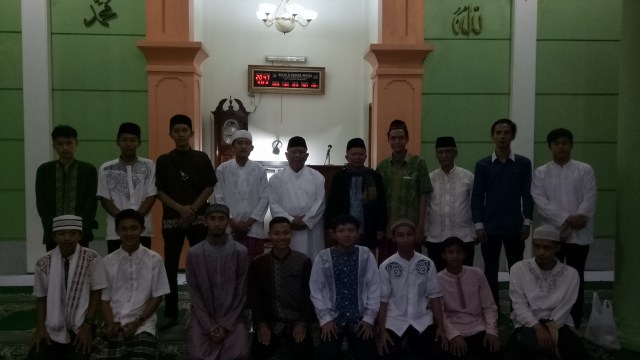 Drs. KH. Ahmad Rifa'i Menurut Saya : Catatan Kebersamaan Dengan Abah (4)