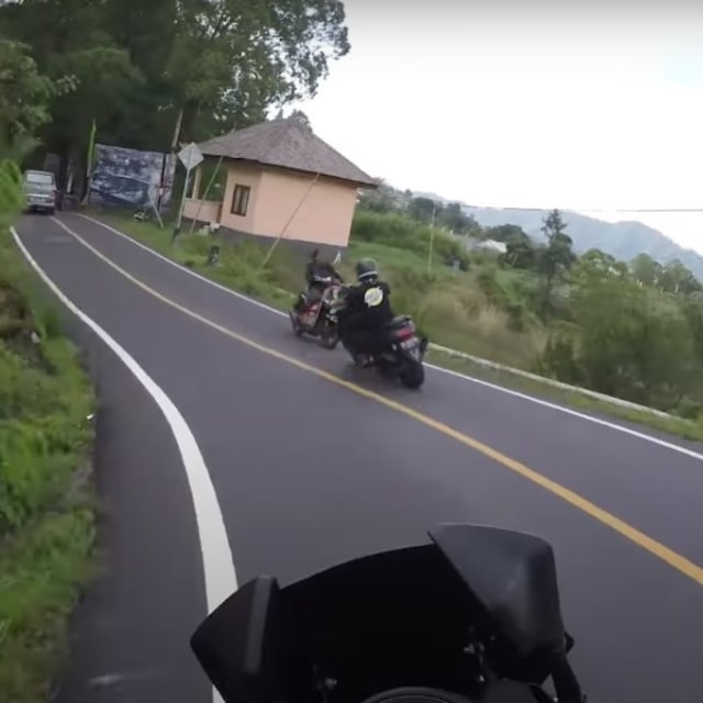 Jangan Norak, Jalan Umum Bukan Tempat Buat Cornering (35127)