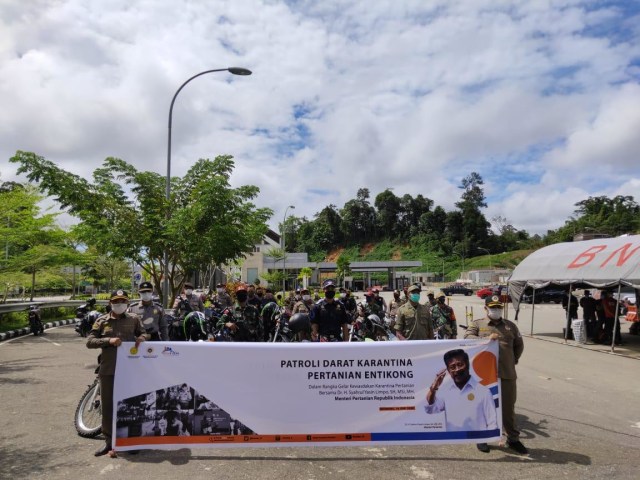 Patroli darat Karantina Pertanian Entikong. Foto: Dok Istimewa