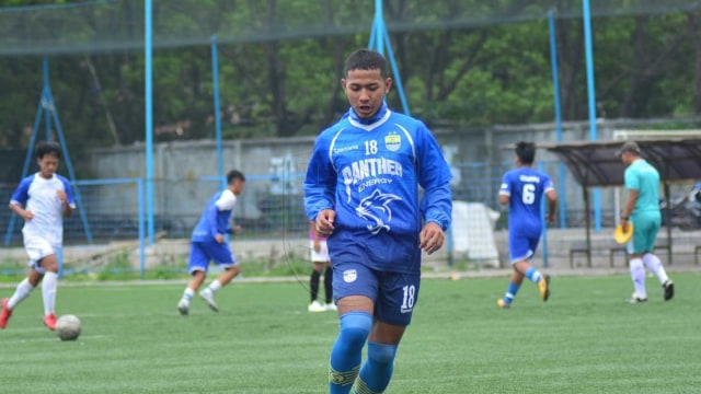 Gian Zola saat berlatih bersama Persib.  Foto: Dok. Media Persib