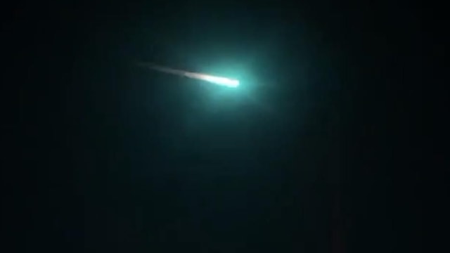 Bola api misterius yang melintas di langit malam. Foto: Perth Observatory