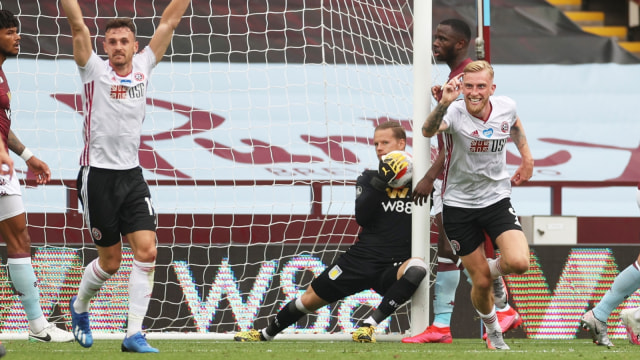 Pemain-pemain Sheffield United merayakan gol Oliver Norwood yang akhirnya dianulir wasit secara kontroversial. Foto: Reuters/Carl Recine