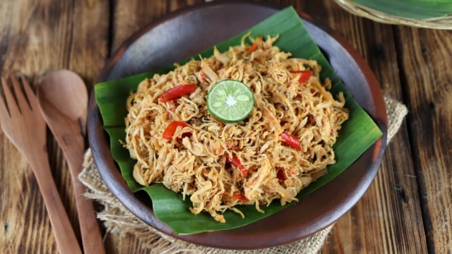 Ayam Suwir Pedas Ala Bali. Foto: Shutterstock
