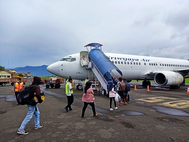 Penumpang Sriwijaya Air di Manokwari, Papua Barat. (BumiPapua.com/Irsye Simbar) 