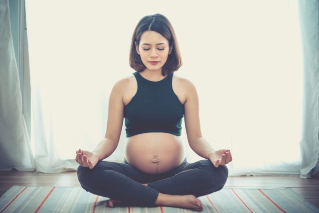 Latihan pernapasan saat hamil. Foto: Shutterstock
